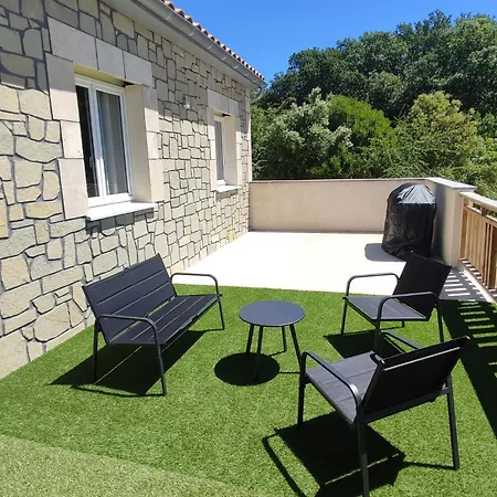 Avec Piscine * Lagorce (Ardeche)